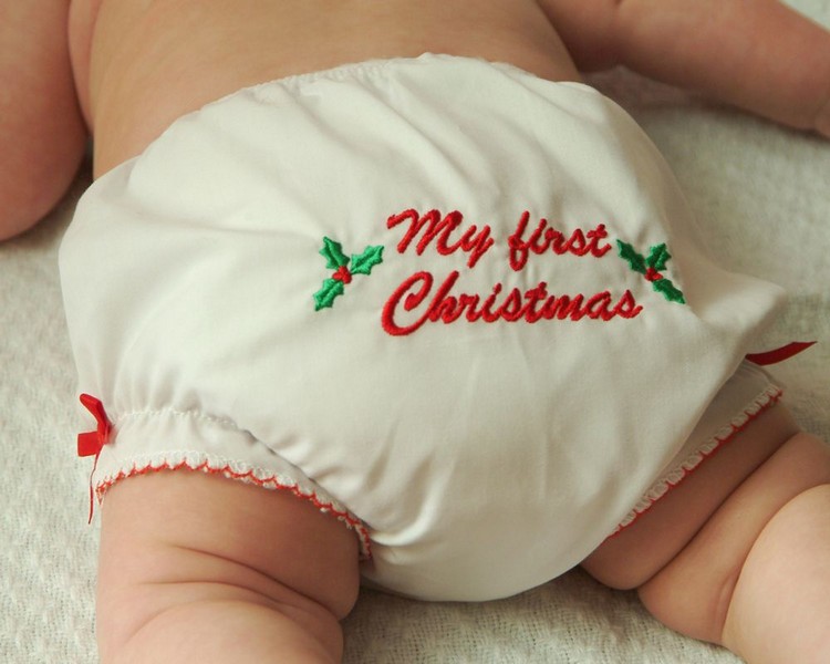 Första-jul-baby-kläder-broderi