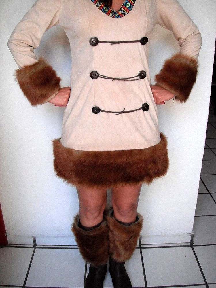 eskimokostym-damer-beige-klänning-brun-päls