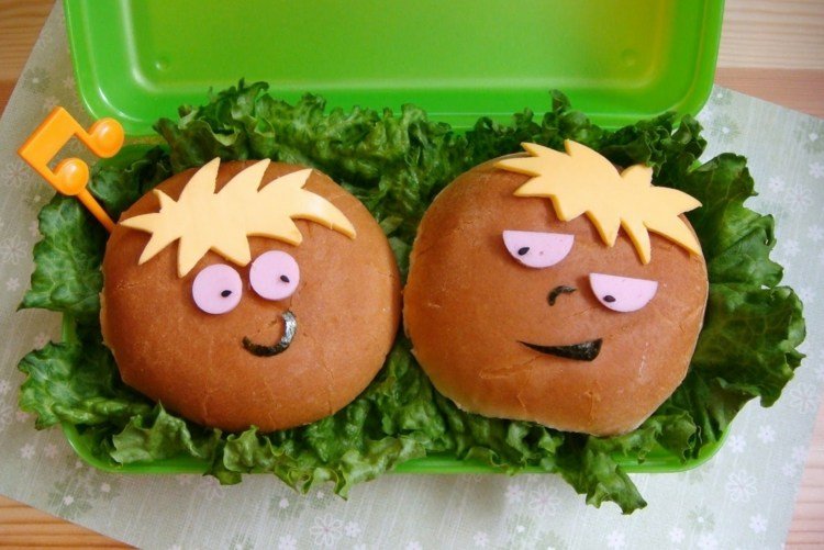 äta-barn-lunch-bröd-rullar-ansikten-ost-korv-salladsblad