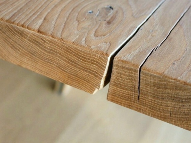 Ekgran attraktiv möbeldesign i återvunnet trä