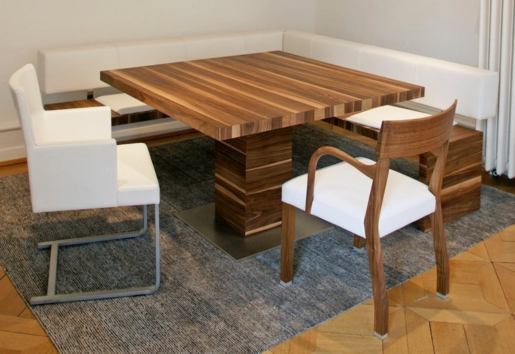 Massivt trä matbord scala möbler vita stolar bänk