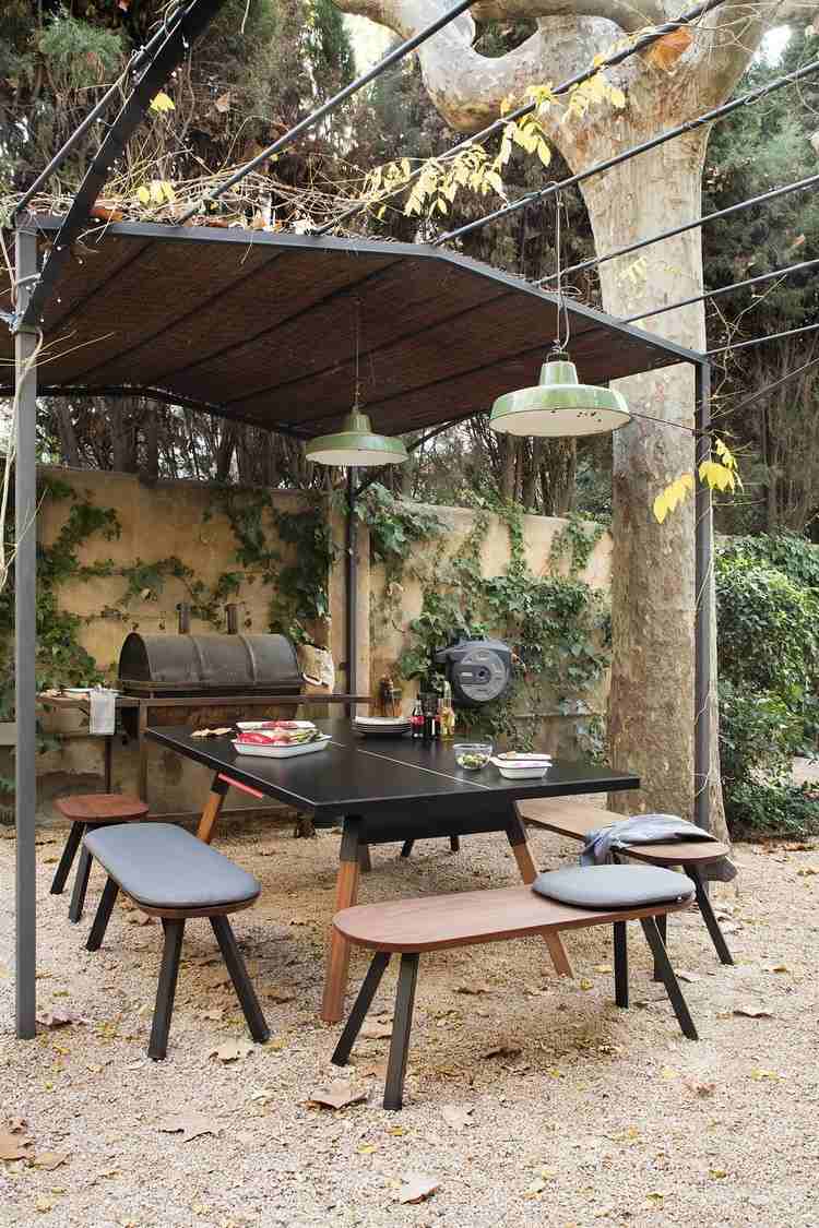 matbord-bänkar-trädgård-grill-bänk-pergolahängande lampor