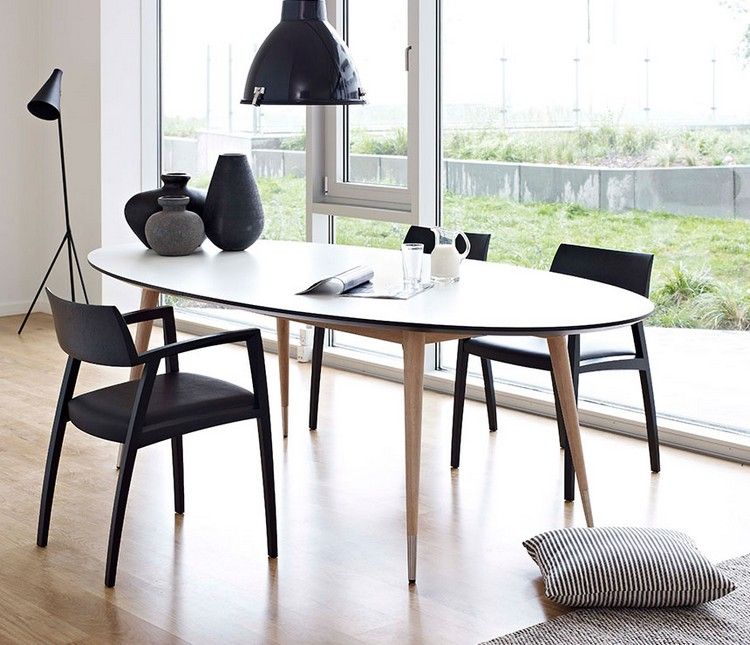 matbord-stolar-svart-trä-oval