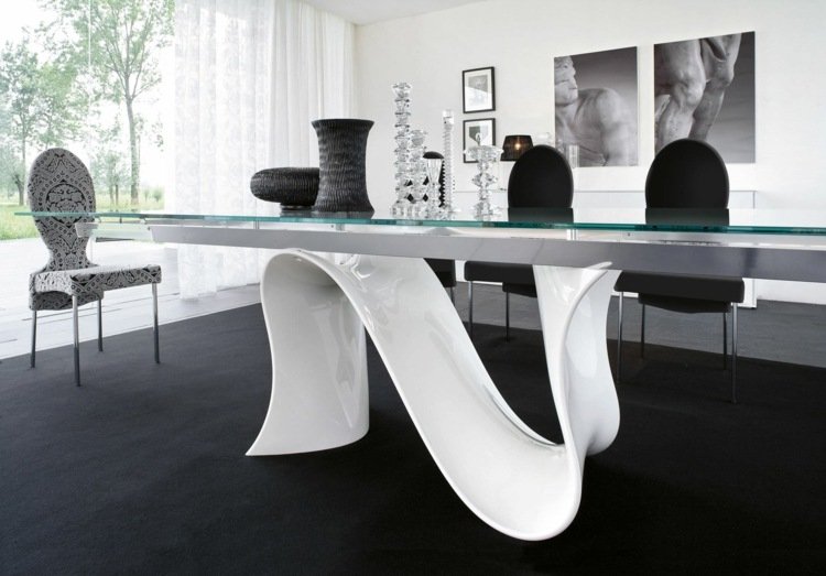 matsal-design-futuristisk-piedestal-vit-svarta-stolar-matta