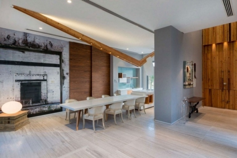 matsal-möbler-matbord-lång-stolar-vit-golv-ljusgrå-spis-modern-bär-trä
