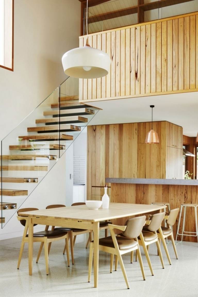 matsal-möbler-trä-matsal-bord-stolar-kök-mot-hängande lampor-trappor