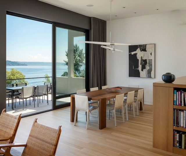 Lägenhet-loft-stil-balkong-möblerad-matplats-design-lampor