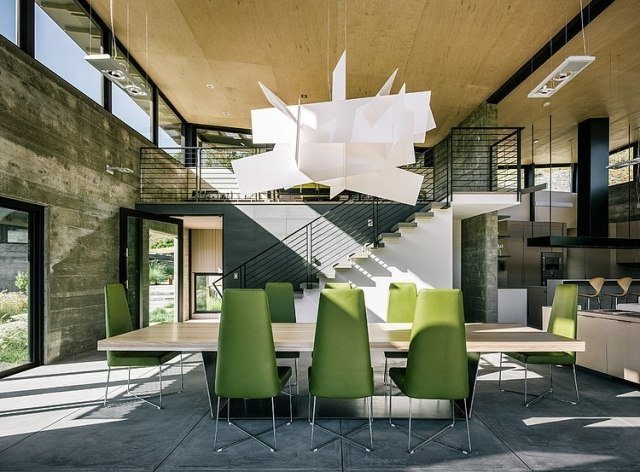 Vardagsrumsdesign matsal lampa för högt i tak -gröna stolar - feldman arkitektur