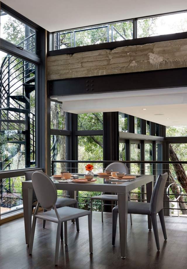 Arkitekthus-maisonette-matplats-design med högt i tak