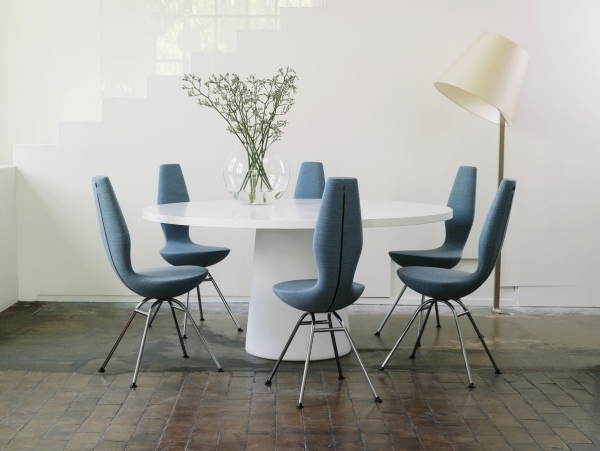 Matbord-vita golvlampa design stolar