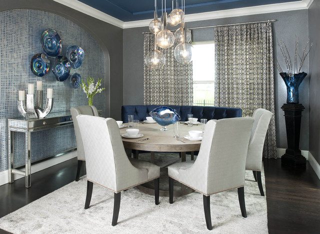 matsal modern blå ljusgrå matbord stoppade bänkhängslampor