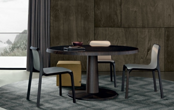 Vardagsrumsstolar vita inredda minimalistisk stil