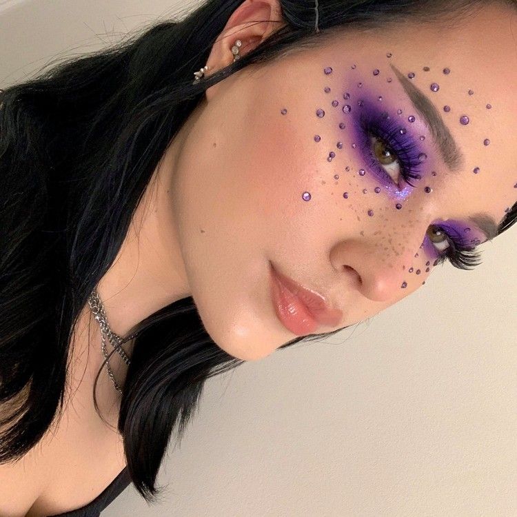 Lila ögonmakeup Glitter Makeup Euphoria Makeup