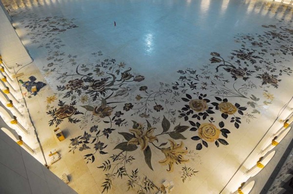 Exklusivt golv i Abu Dhabi -moskén Budri