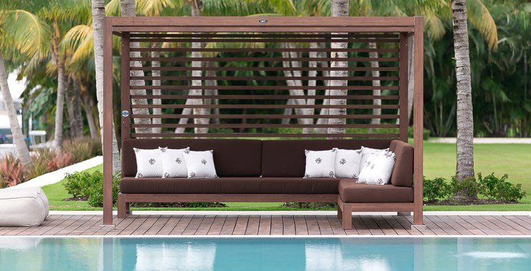 exklusiv-trädgårdsmöbler-trender-2016-trä-pergola-dämpad-pool
