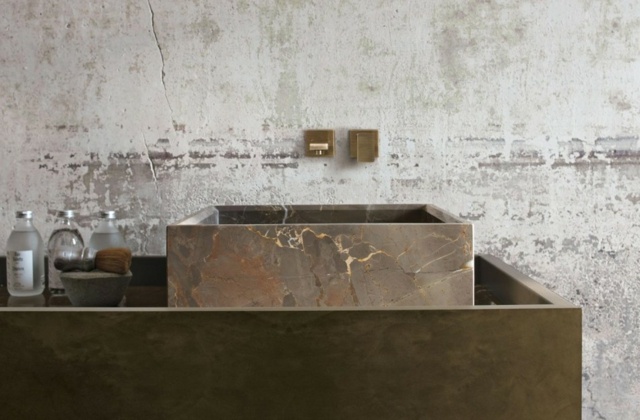 Handfat av metallbänk i modern design