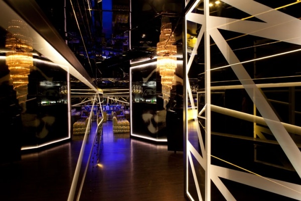 Night bar design dubai alegra led installationer krossat glas illusion