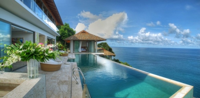 semester villa phuket terrass infinity pool lounge sängar