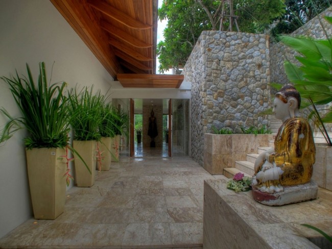 fritidshus phuket terrasser trädgård marmor plattor buddha statyer
