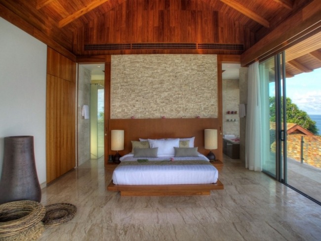 semester villa phuket sovrum svit trä tak marmorgolv