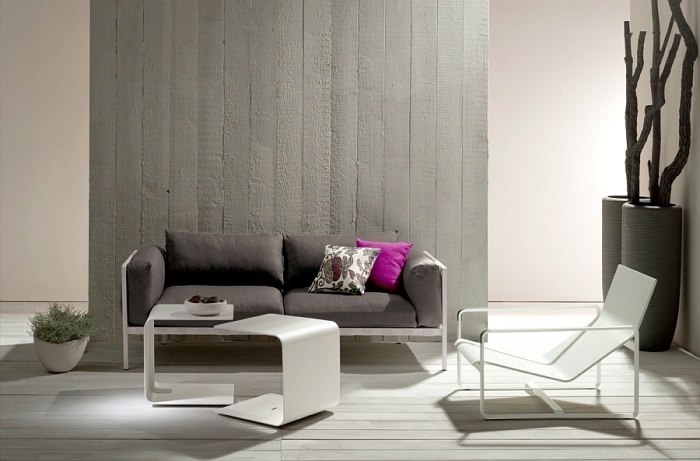 Utomhus-inomhus-möbler-design-modern-rosa-kasta kuddar-sidobord-vit