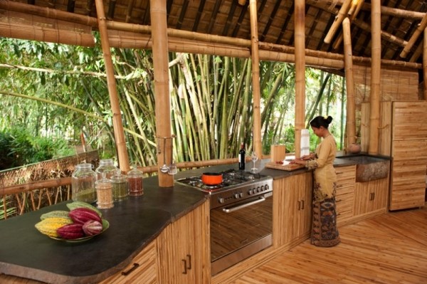 bambu-hus-bali-moderna-kök-apparater