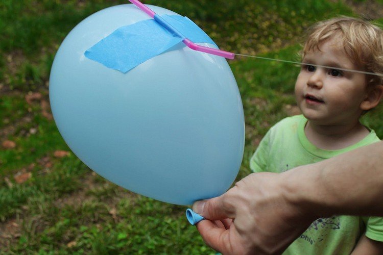 experiment-barn-fysik-ballong-raket-gör-det-själv-utomhus-experiment