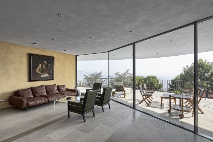 omfattande-tak-grön-vardagsrum-minimalistisk-modern-terrass-terrass-dörrar