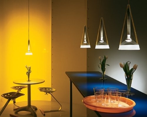 golvlampa design av flos modern ljuskrona