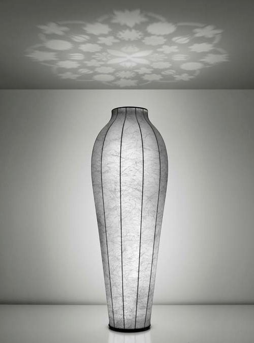 designer golvlampa från flos vas med blommor