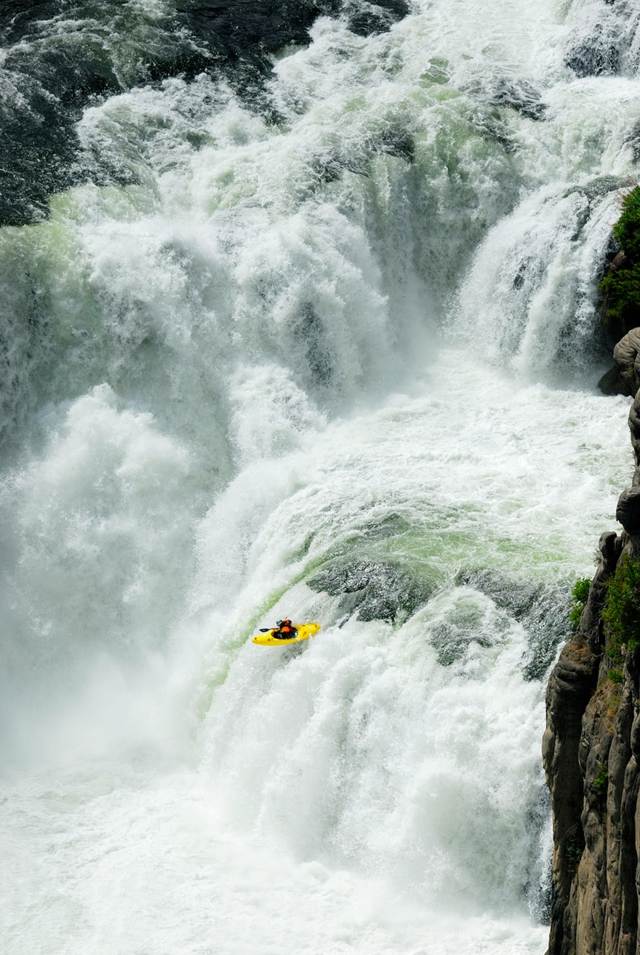 extrema bilder vattenfall flodbåt kanot