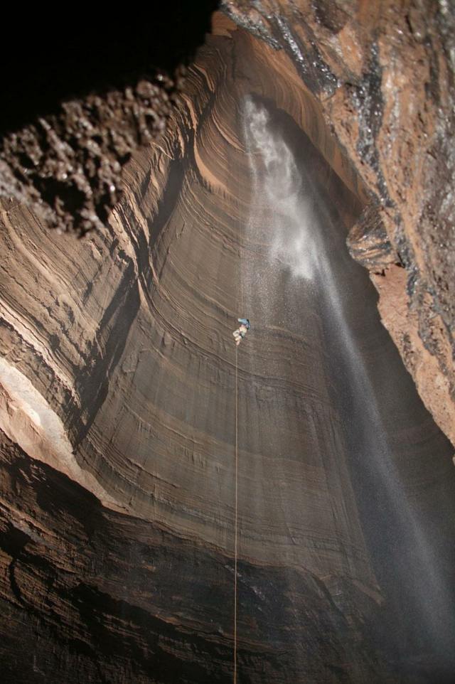 grotta klätterrep vattenfall sport adrenalin