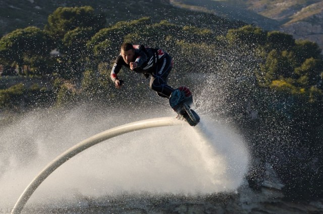 över-vatten-flytande-skateboard-zapata-racing-hoverboard