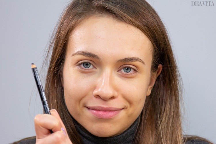 Applicera eyeliner korrekt med skärpad kohl