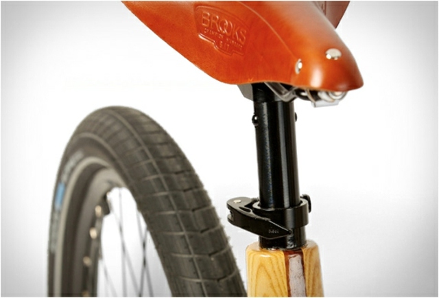 Designer-cykel-tillverkad av trä-av-Brooks