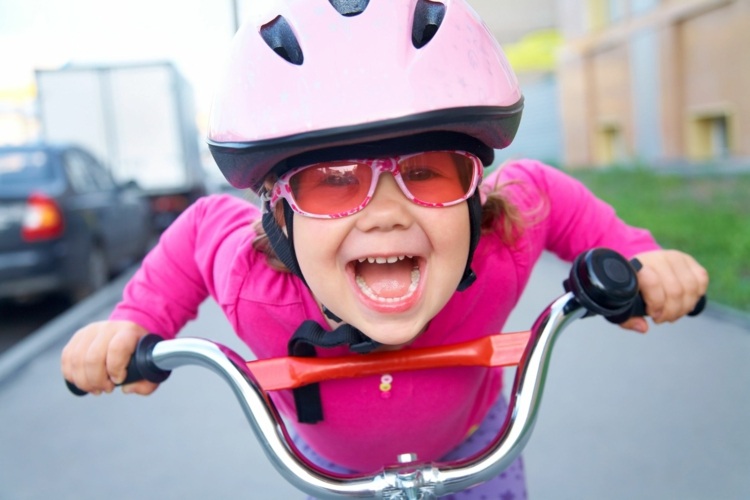 lär dig cykla-träna-lek-barn-glädje