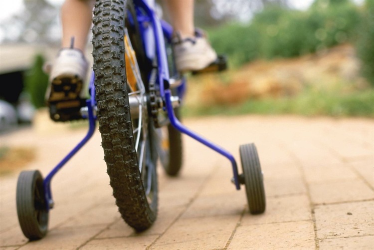 lär dig cykla med stödcyklar för barn