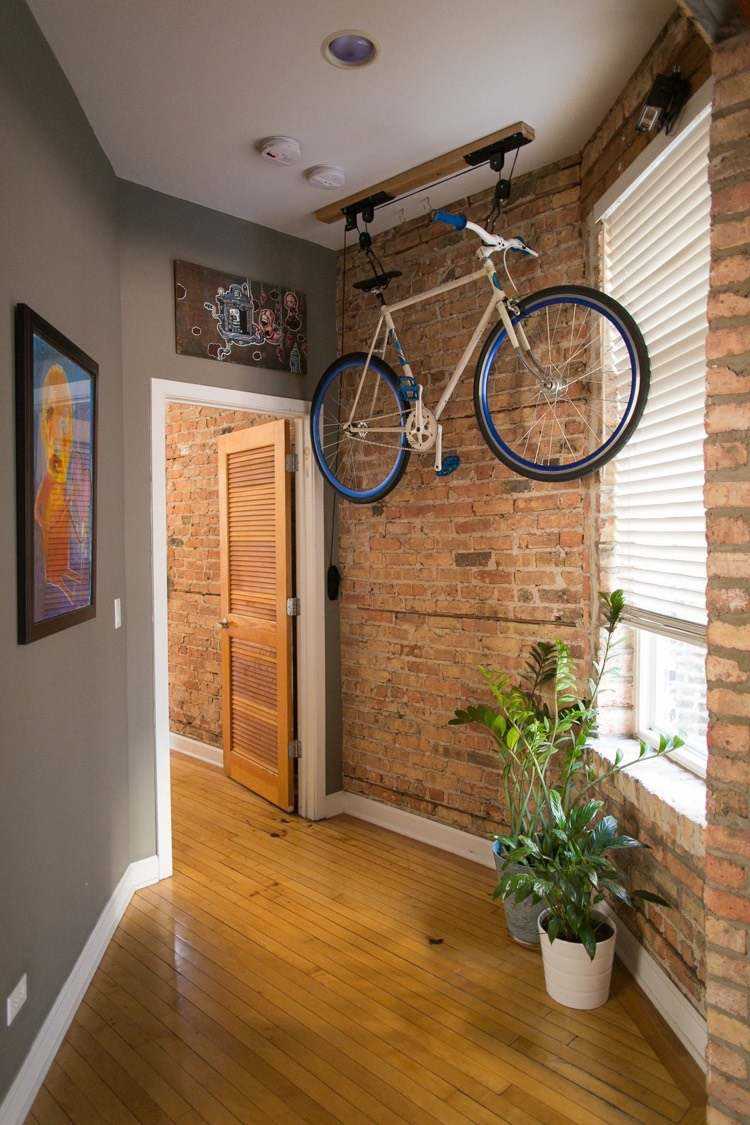 Cykelhållare för vägg-tak-hall-tegel-parkett-golv-modern-iscensatt