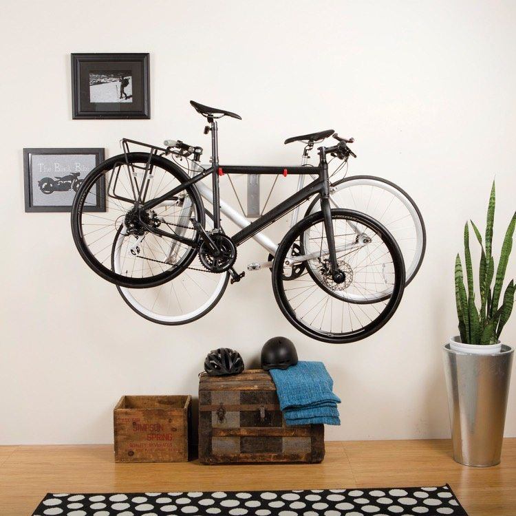 cykelhållare-vägg-tak-vägg-svart-vit-vägg-dekoration-växt-modern