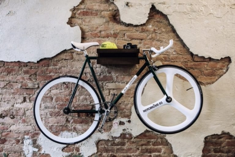 cykelmonterad-vägg-bygg-själv-idéer-tegel-vägg-grov-design-hyllfog