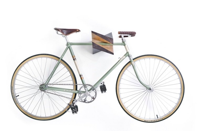 cykelhållare-vägg-bygg-själv-idéer-modern-design-trä-kantade linjer