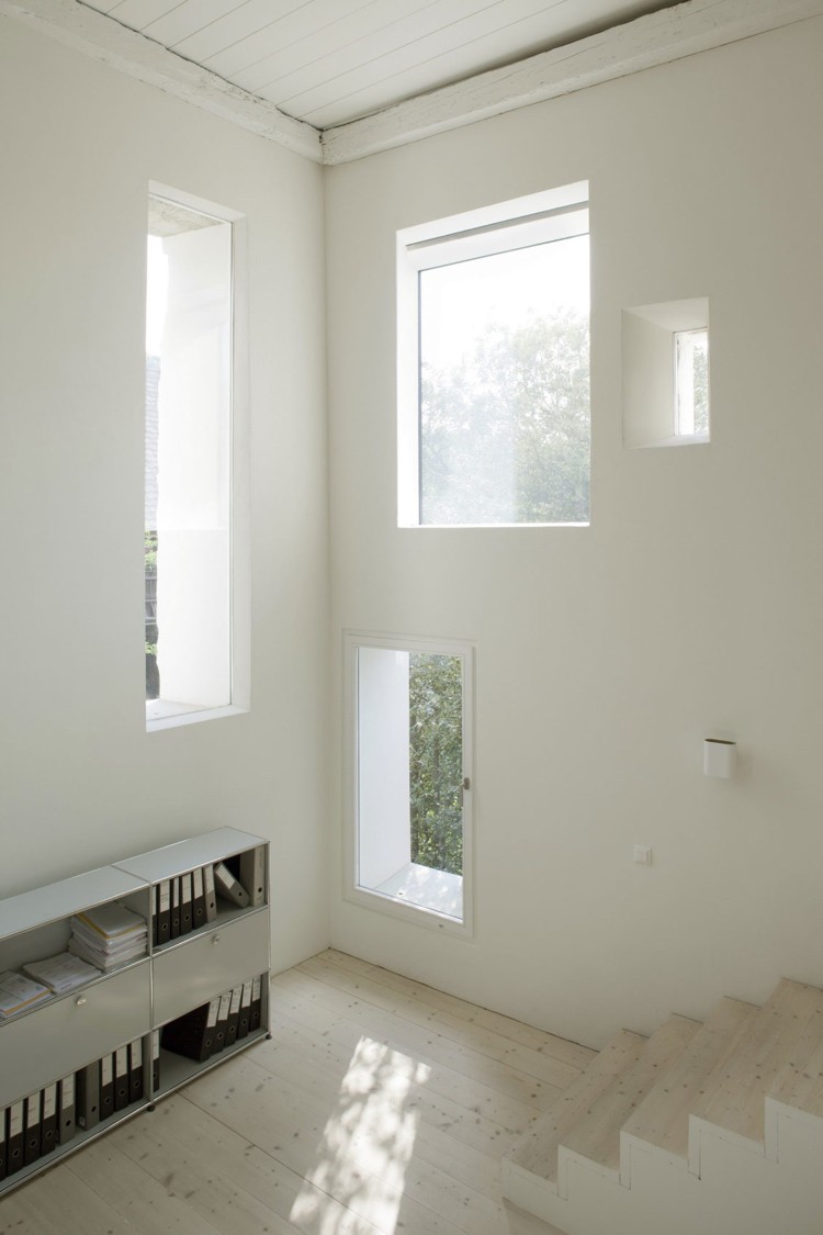 familj-yrke-hus-kontor-arkitektur-fönster-vit