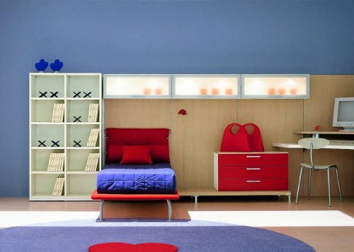 färgglada-barnrum-möbler-arrangemang-blå-rött