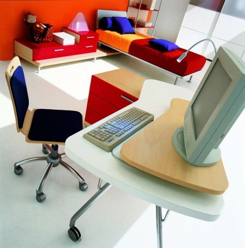 färgglada-plantskola-möbler-dator-skrivbord