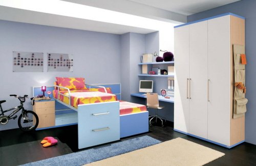 färgglada-barnrum-möbler-blå-grädde