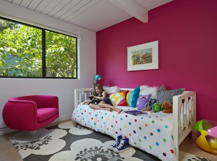 Färg och väggdesign barnrum-flicka-fuchsia-bär-vägg-färg-accent