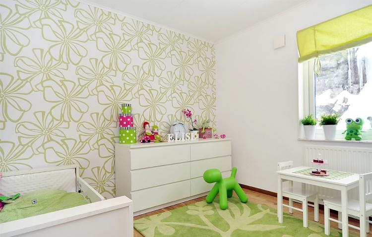färg-vägg-design-barnrum-maj-grönt-vitt-mönster-tapet-blommor
