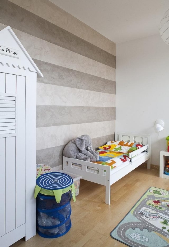 färg och väggdesign barnrum-idéer-ränder-grädde-grå