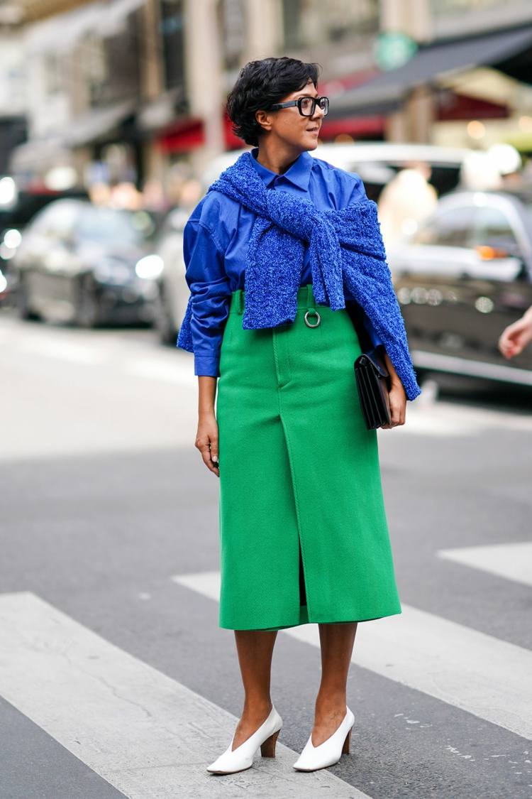 Blå kombinera neonfärger trend midikjol neongröna kläder vinter