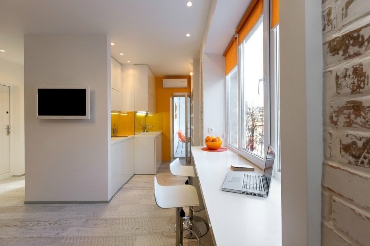 vägg-färg-kök-orange-gul-glas-stänk-skydd-vit-kök-rad